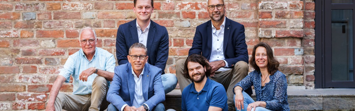Groepsfoto trap 1.jpeg
