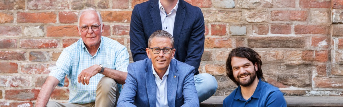 Groepsfoto trap 1a.jpg